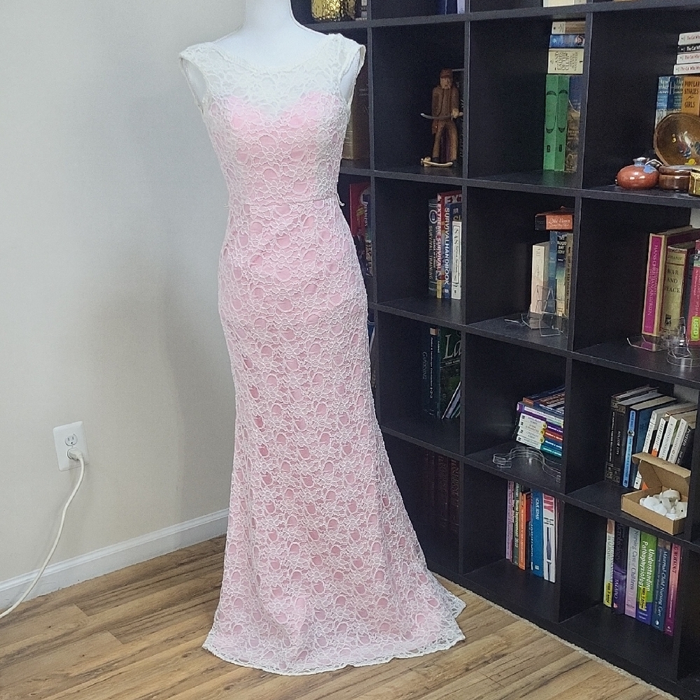 MORI LEE by MADELINE GARDNER Pink White Lace Overlay Button Back Formal